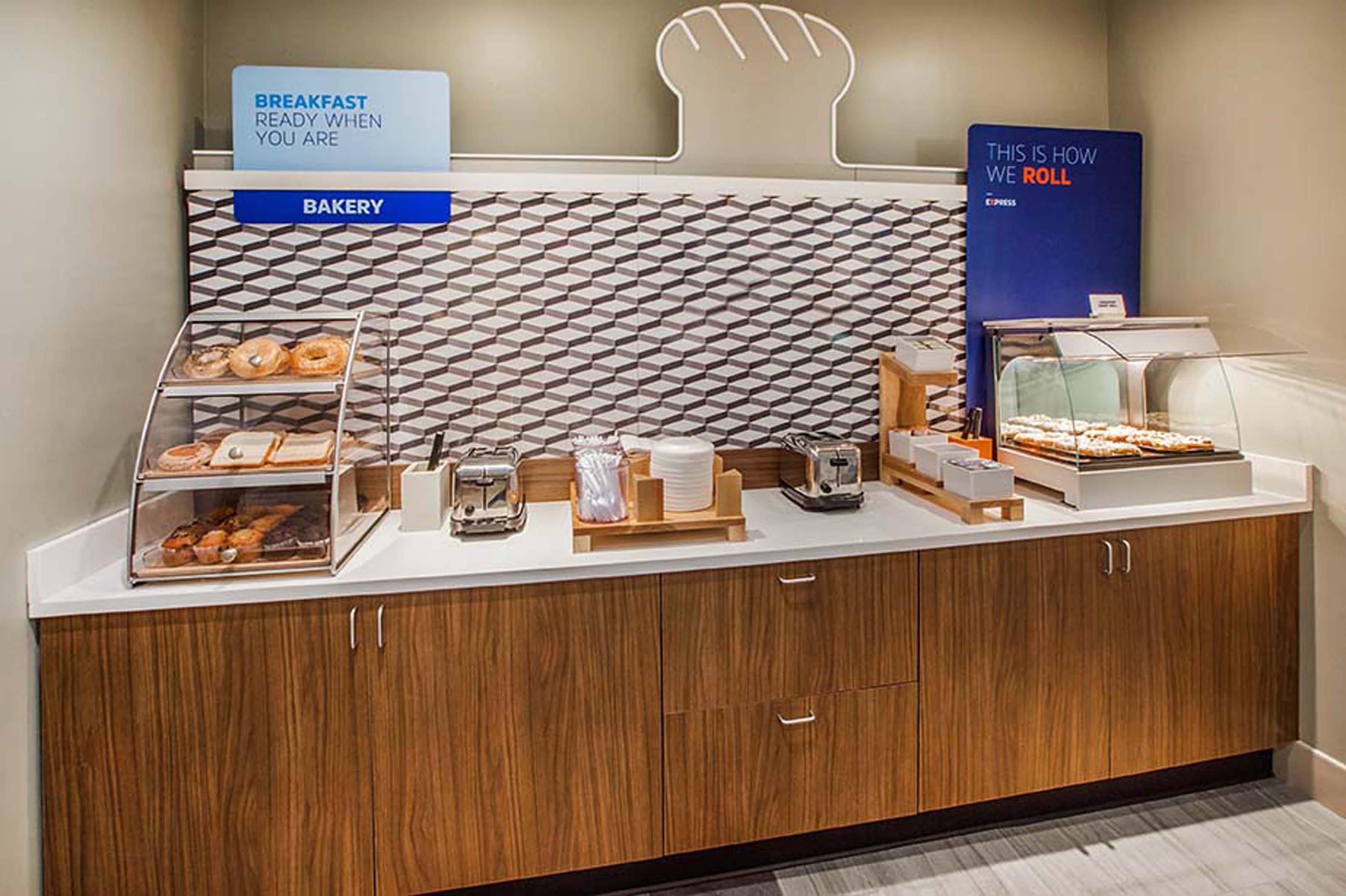 Holiday Inn Express & Suites Eureka By Ihg Ngoại thất bức ảnh